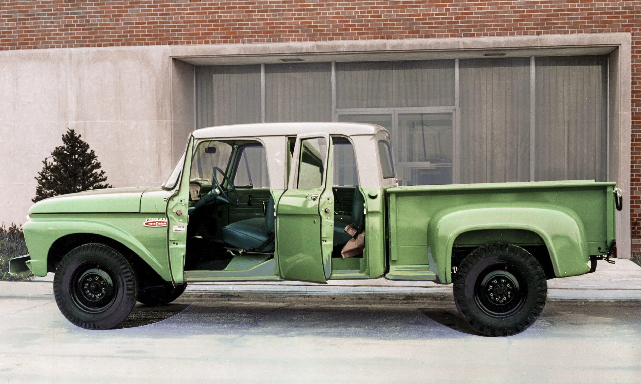 Капот пикапа. Ford Crew Cab 1965. Ford f250 старый. Ford f-250 Crew Cab 1966. Ford f75.