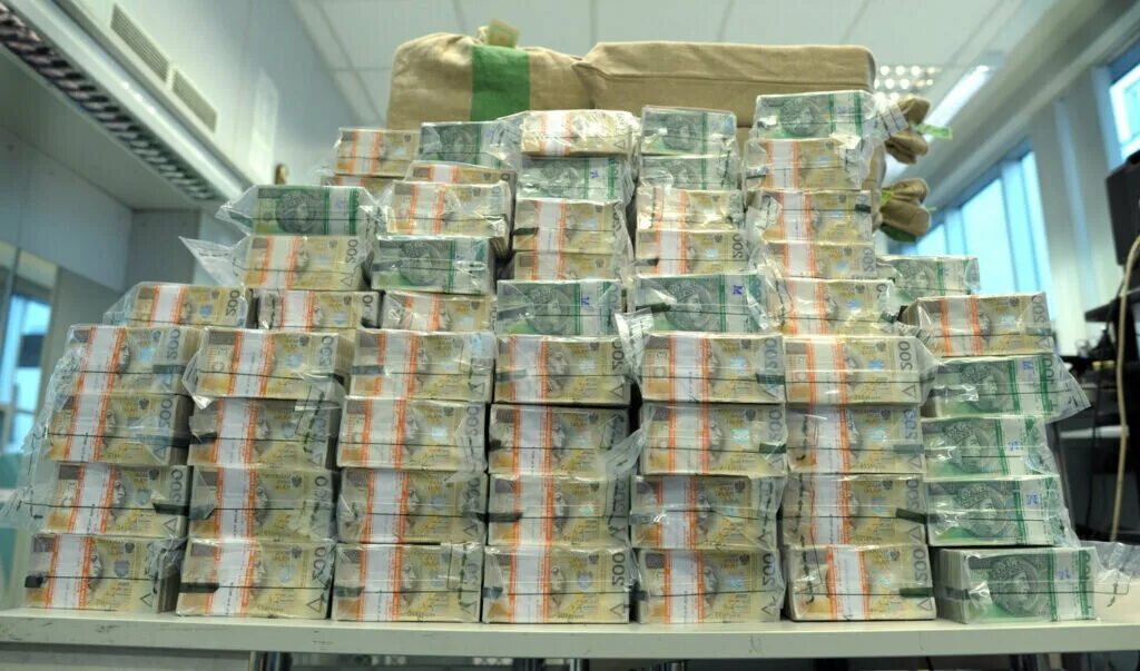 Деньги 1 млрд