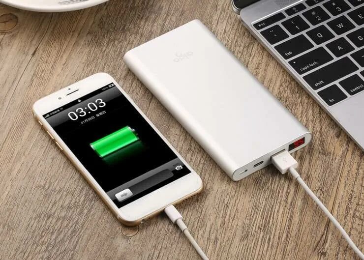 Как зарядить power. Юсб зарядка от power bank. зарядка для айфона повербанк. паурбек зарядка для айфон. внешний аккумулятор айфон повербанк.