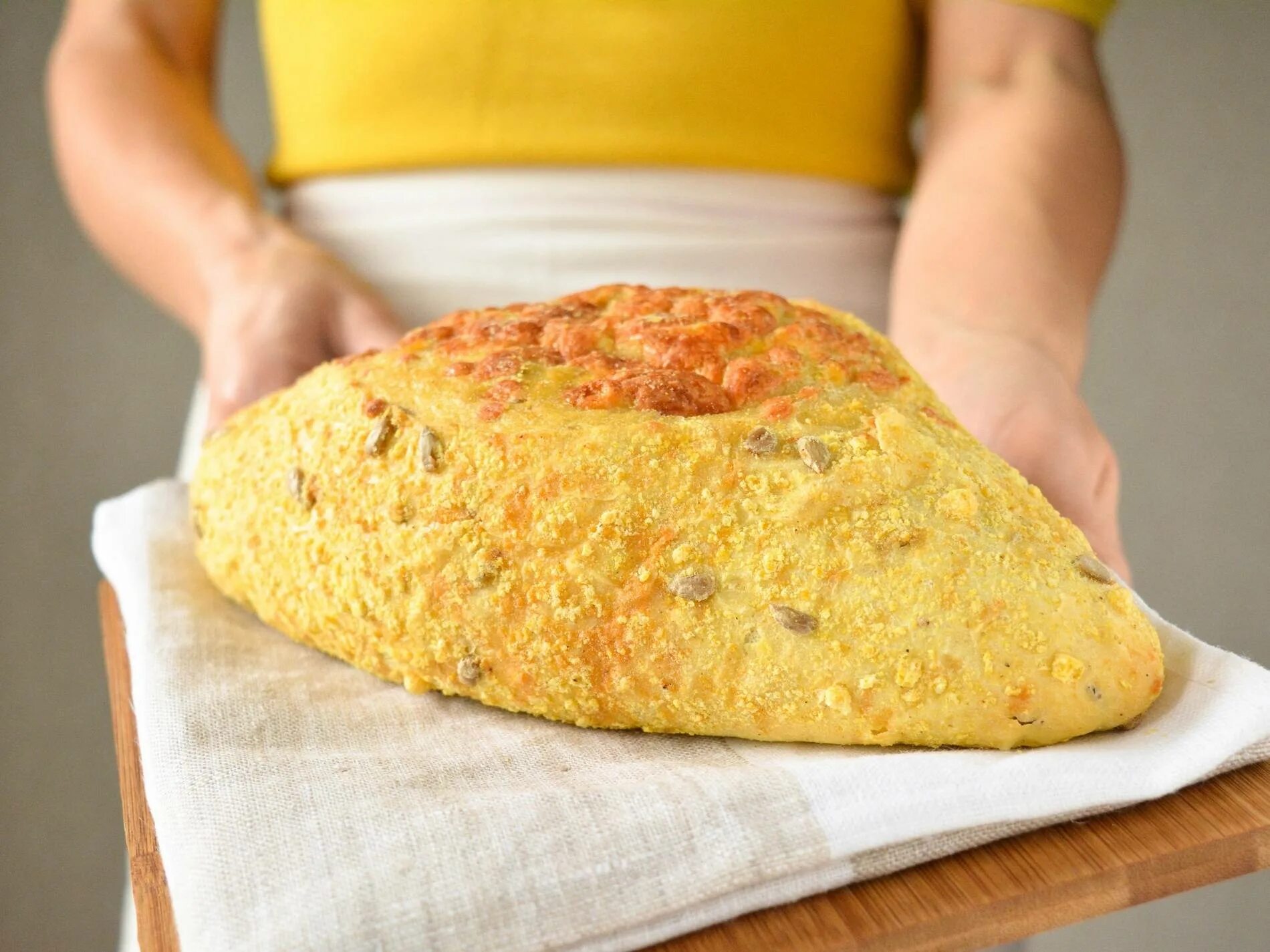 Кукурузный хлеб в духовке без дрожжей. Хлеб пшеничный из муки высшего сорта. Хлеб из рисовой муки. Хлеб безглютеновый рисовый. Кукурузный хлеб.