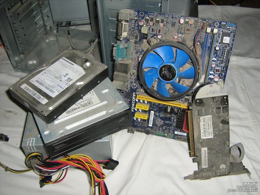 Чистка компьютера от пыли. Чистка системного блока. Чистка пк от пыли. Очиститель системного блока пк от пыли. Чистка компьютера стоит.