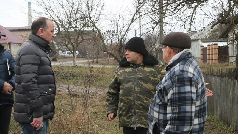 Новости шепот шебекино сегодня последнего часа. Горящее здание. Школа 3 шебекино фото. Сельхоз ярмарка. Шебекино последние фото.