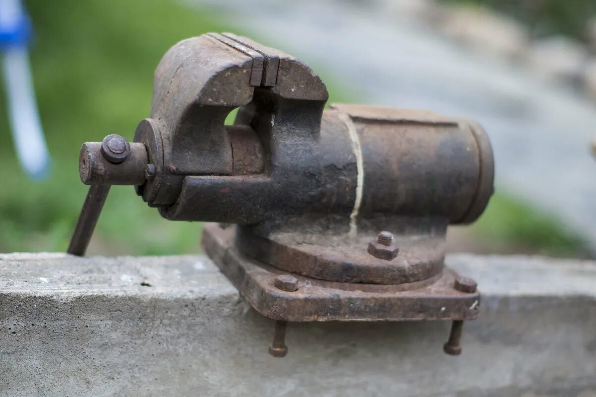 тиски work 110101. тиски слесарные york titan 200. старые тиски. тиски советские ласточкин хвост. тиски лтм 1958.