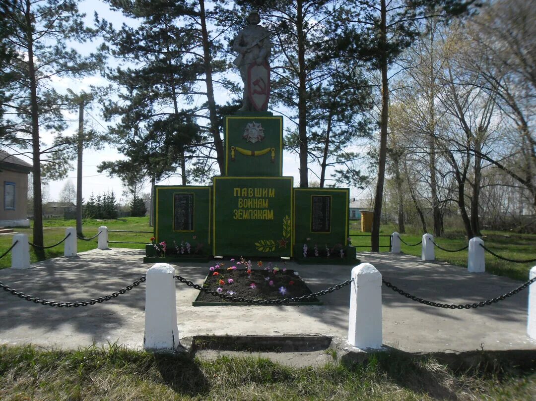 Погода тяхта алтайский край. Обелиск погибшим воинам 1941-1945 гг. Кировского района.. Село Тяхта Алтайский край. Салаир Обелиск воинам. Тяхта Кытмановский район.