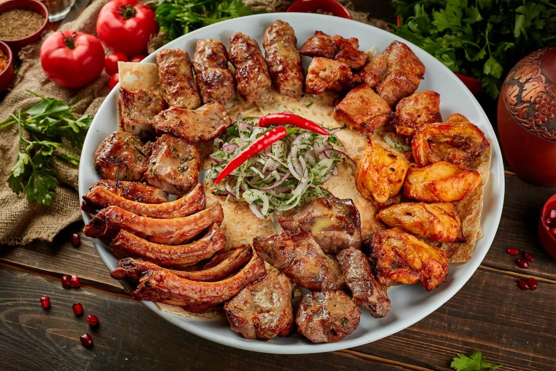 Курица свинина люля. Люля-кебаб шашлык ассорти. Shashlik osarti. Мясное ассорти на мангале. Красивый шашлык.