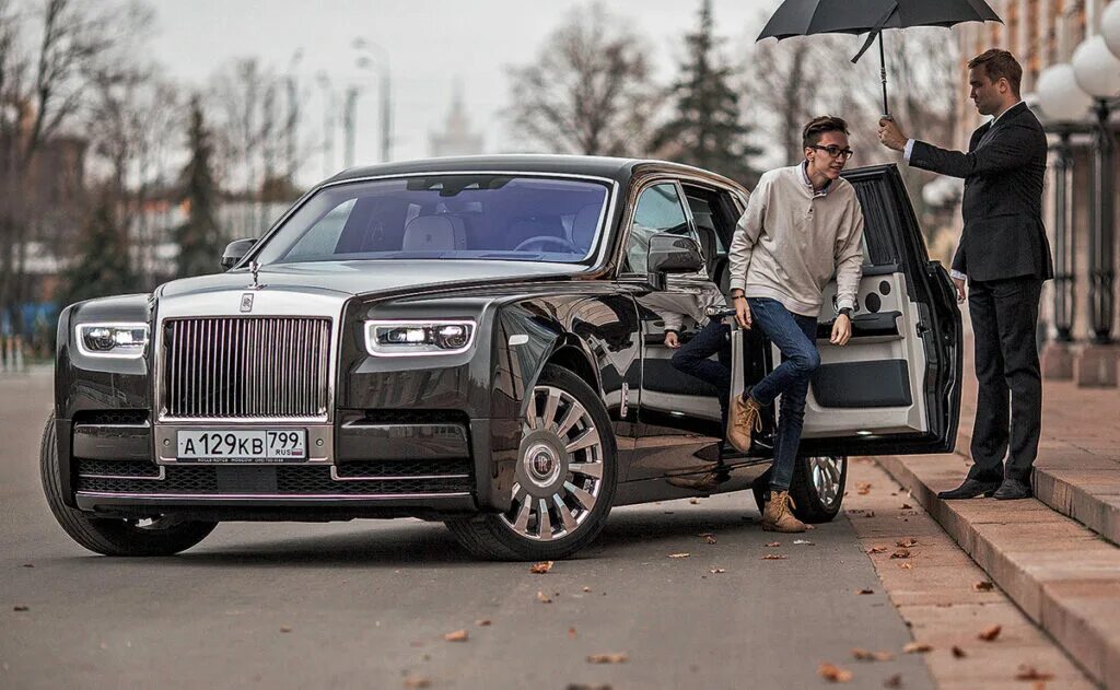 Машины обсуждение. Зонтик Роллс Ройс. Rolls Royce трансформатор. Rolls Royce BMW. Rolls Royce Портнягина.