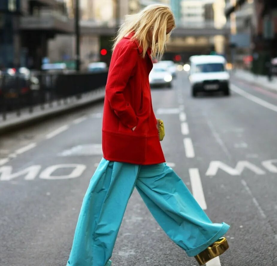 Стильная девушка. Кардиган оверсайз пинтерест. Свободную одежду носите. Oversize outfit стиль. Stan smith с широкими штанами.