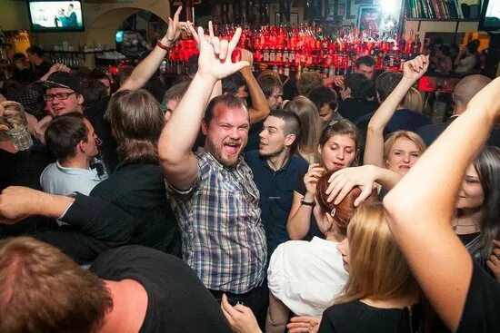 Rock n roll москва. Суббота паб. Бар рок-н-ролл Москва. Ринго бар. Rocknroll Bar Москва.