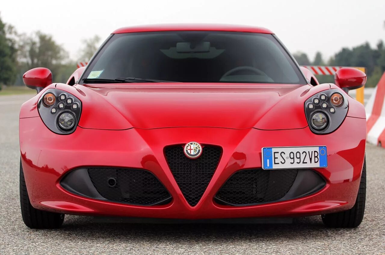 Альфа ромео москвы. Alfa Romeo 4c. Alfa Romeo 2015. Alfa Romeo 4c 2013. Alfa Romeo 4c Spider.