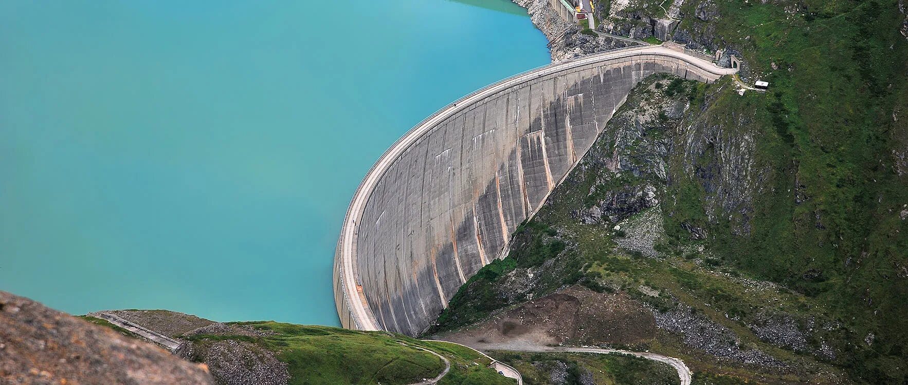 Что такое дамба фото. Дамба Мовуазен Швейцария. Плотина Оуэн-Фолс. Дамба обвалования гидротехническое сооружение.