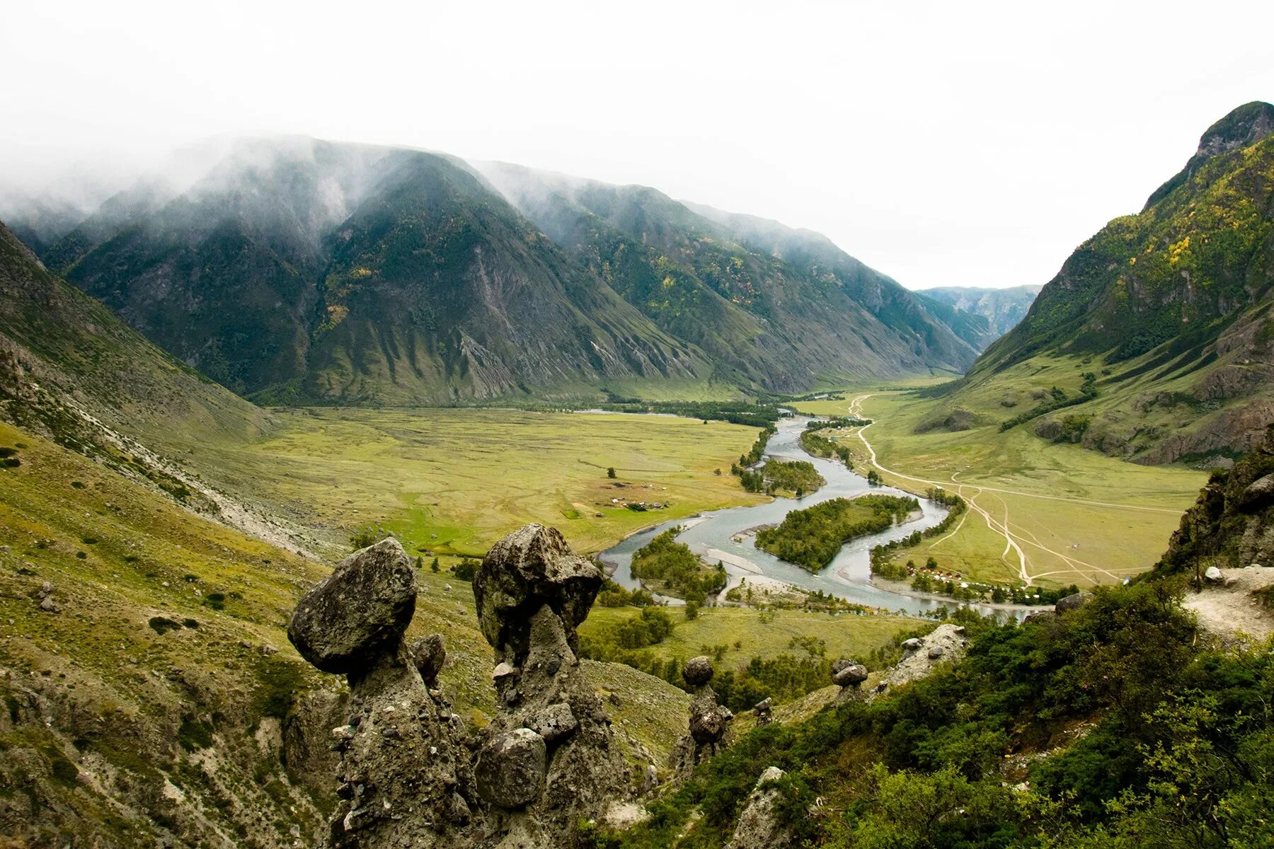 Кисловодск долина роз лето 2023. Долина монументов виндовс. Долина реки чулышман. Сериал девушка из зеленой долины. Девичья долина.