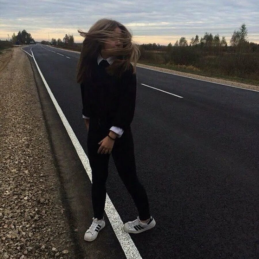 11. Девушка без лица. Девушка 15 лет без лица. Девочка с русыми волосами со спины. Девочка подросток безьлица.