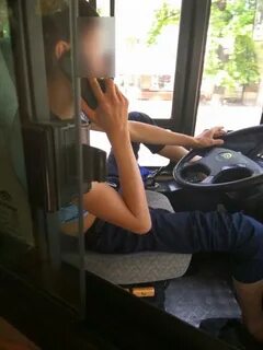 Девушка автобус видео