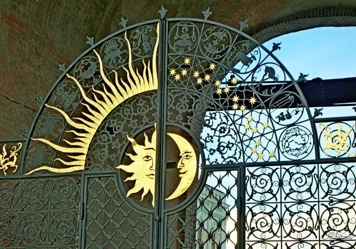 вороты солнца. вороты солнца. вороты солнца. ворота башни сююмбике. ворота день и ночь башни сююмбике в казани.