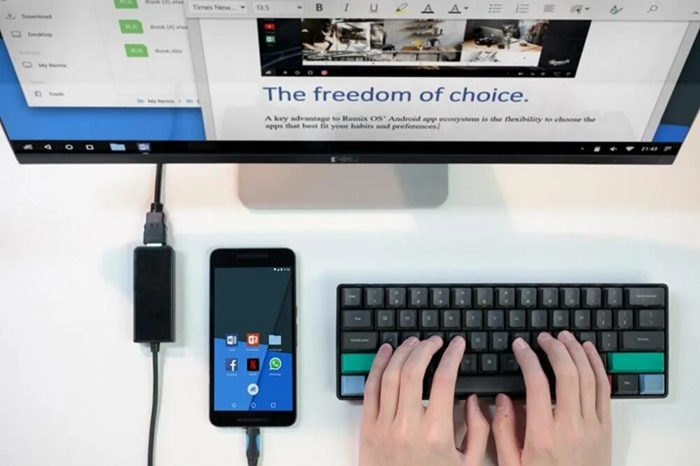 Как подключить смартфон к компьютеру. Смартфон подключен к ноутбуку. подключение смартфона к монитору. монитор и смартфон. смартфон в качестве монитора.
