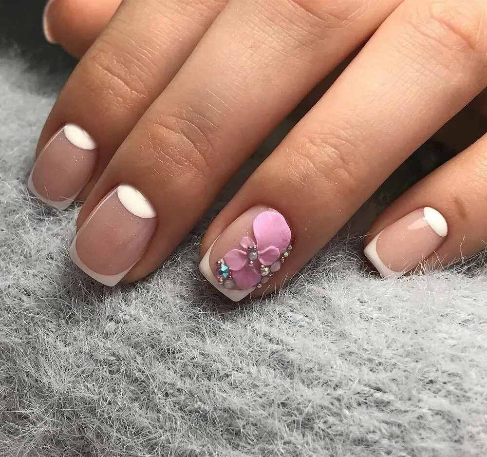 Дизайн ногтей на короткие. Стильный френч на короткие ногти. Ногти Весна короткие. Идеи французского маникюра