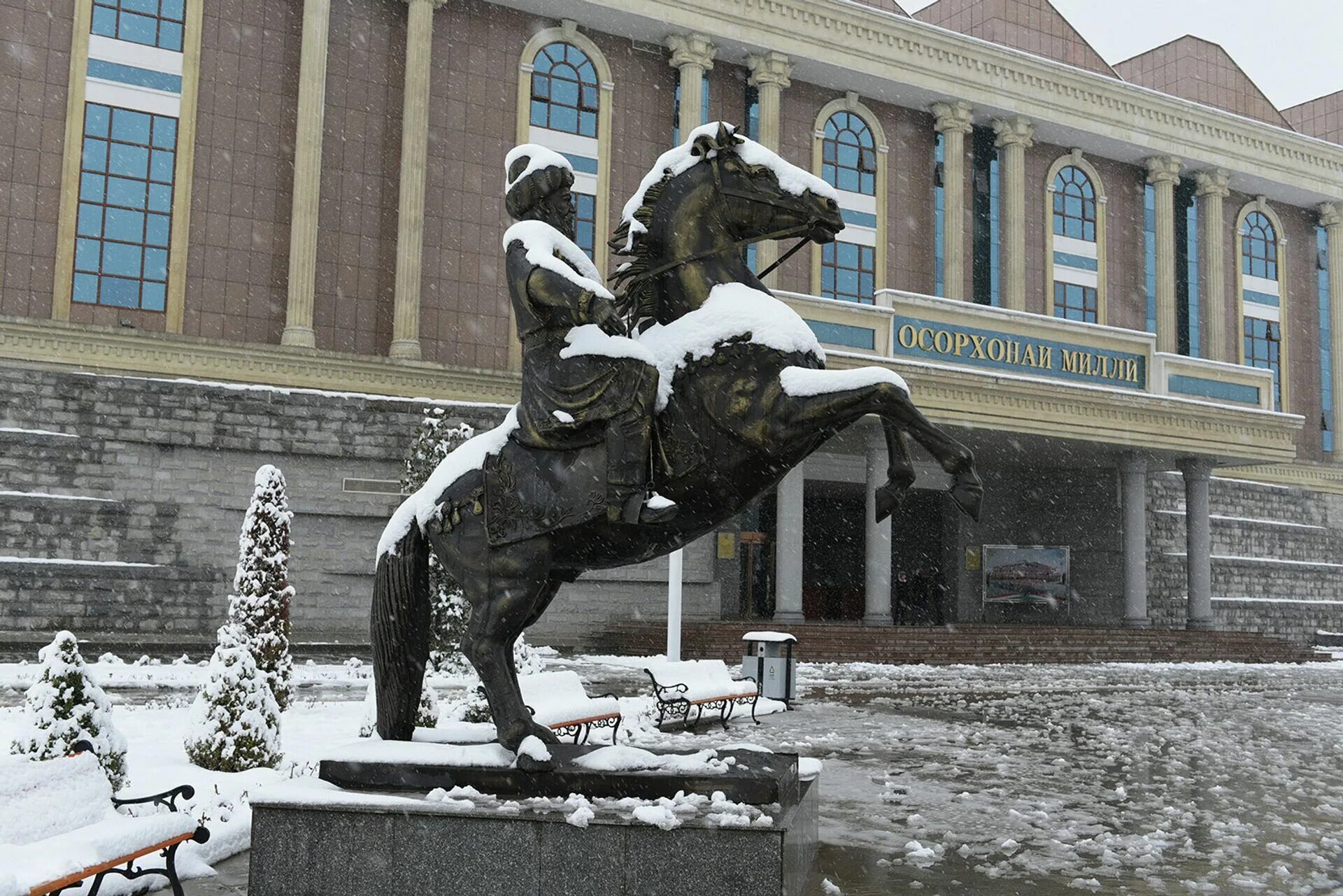 Снег в Душанбе. Снежный Душанбе зима снег. Фото Душанбе снег.