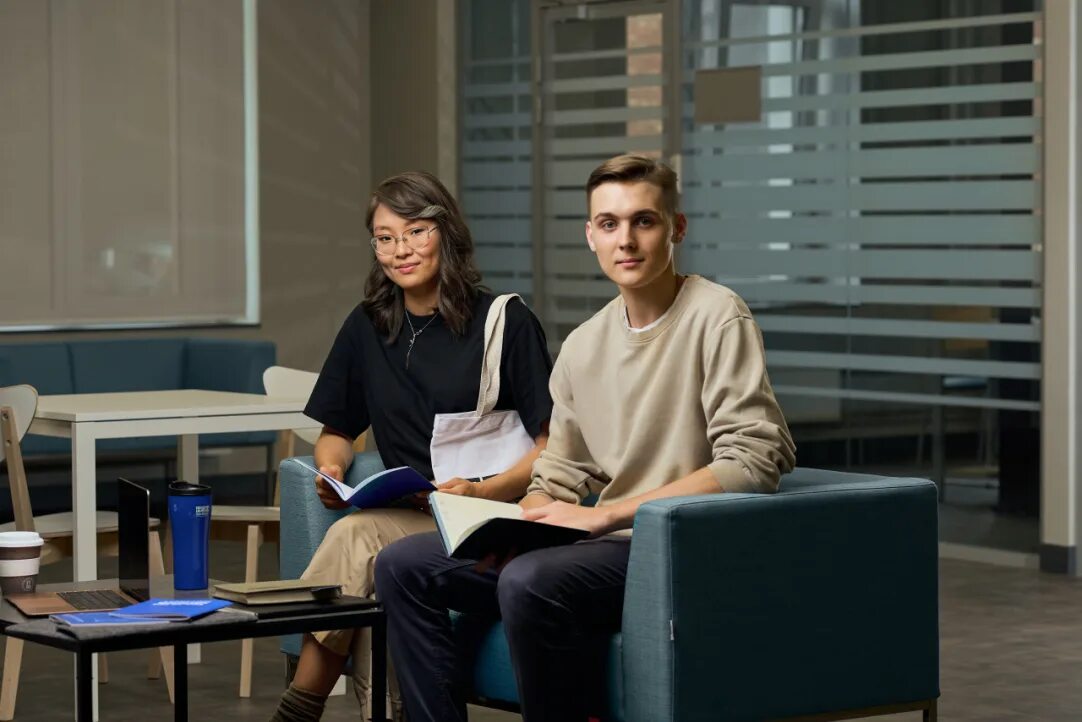 Вшэ спб подготовительные курсы. Course campus. Campus фото девушек. Что такое нб студент. Картинка учеба в университете.