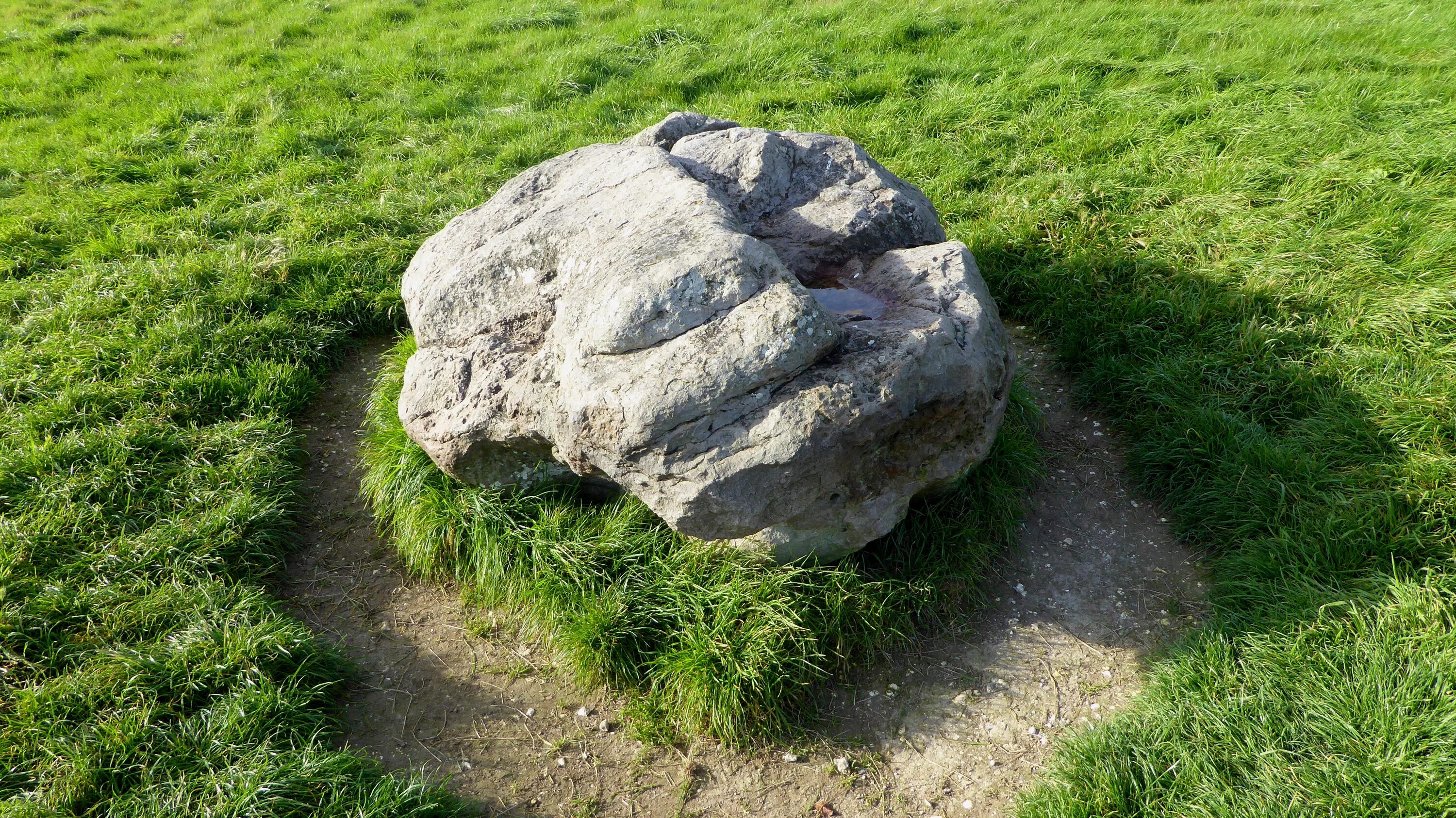 Stones википедия. Скала Кукушкин камень. Кукушкин камень фото. Вудхендж фото. Гыршелунский камень Википедия.