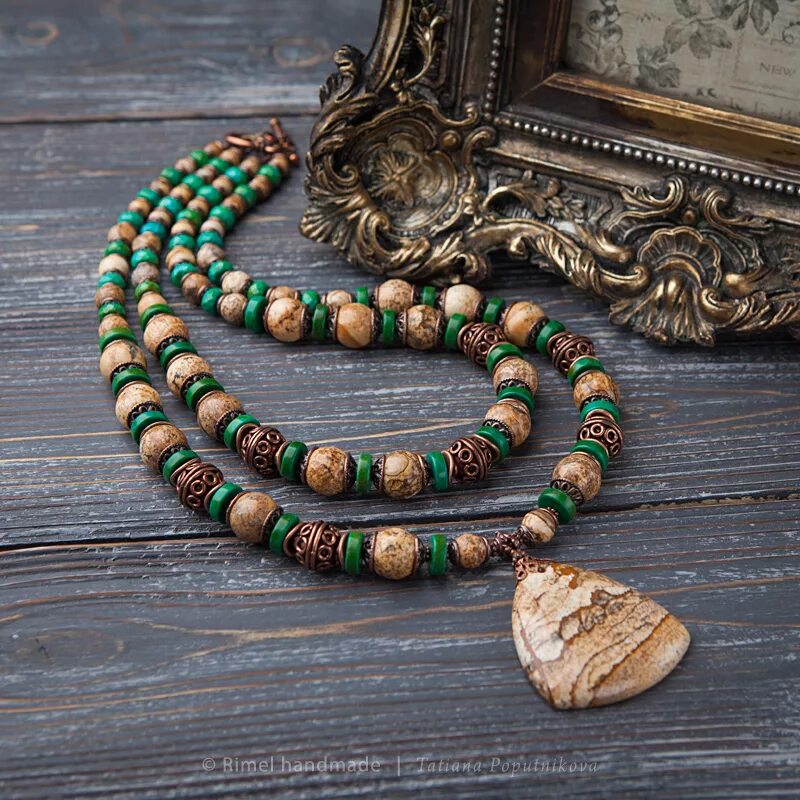 украшения из натуральных камней и бисера. ручные украшения. бижутерия из камней. натуральные камни для украшений. натуральные камни для украшений.