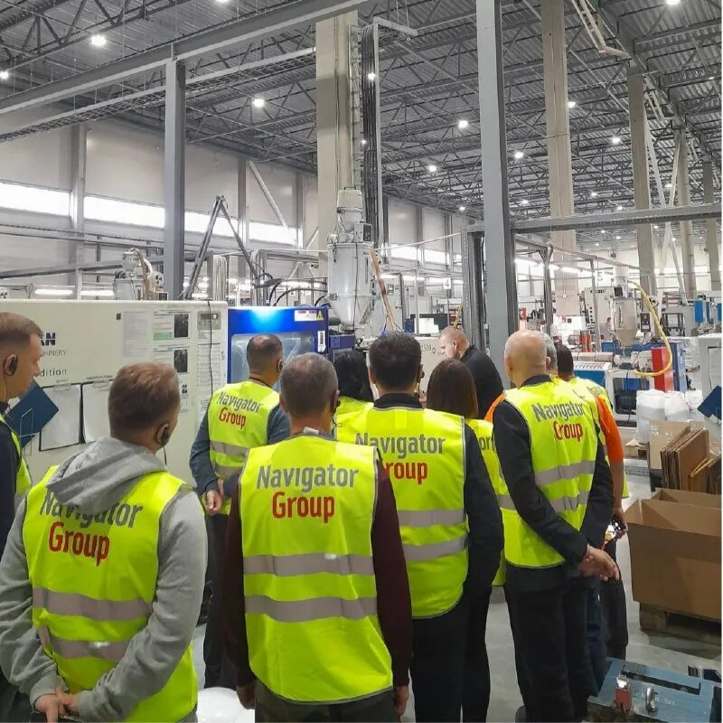 Navigator group. Рабочий на заводе. Рц софьино перекресток. Павловопосадский грфрокомбинат. Таурас феникс завод.