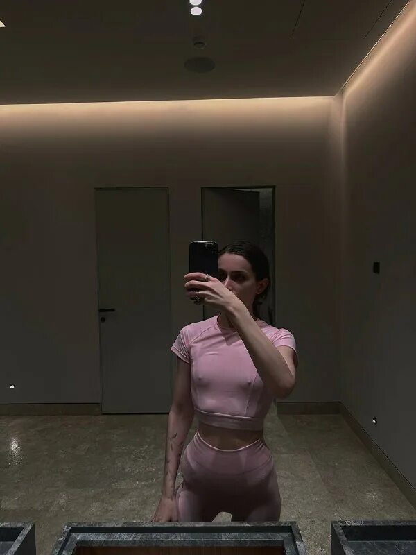 песня я в дубае я сейчас отдыхаю