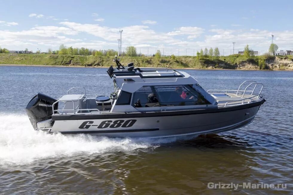 Лодка гризли 600. Катер grizzly 600 ht. Grizzly 580 cabin. Гризли 680 кабин. Катер grizzly 600 cabin unimog.