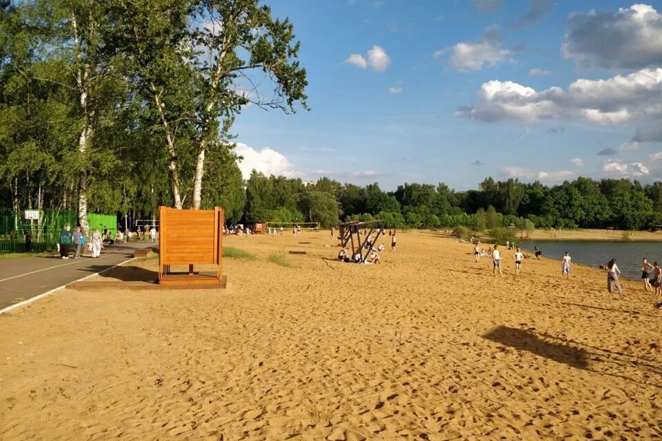 Парк в заре. Мкр заря балашиха озеро. озеро дивное заря балашиха. озеро в микрорайоне заря балашиха. парк заря балашиха.