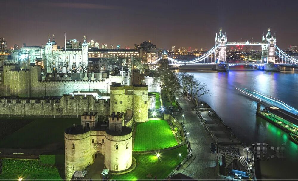 One of the london s. Тауэр в Лондоне. Крепость Лондонский Тауэр. Тауэр Лондон сверху. Тауэрский замок.