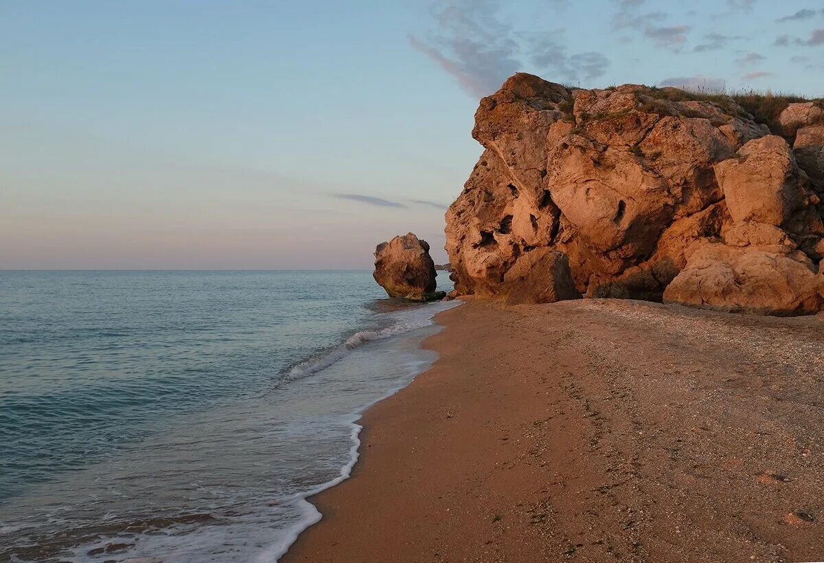 Генеральский пляж крым где. Керчь Азовское море Генеральские пляжи. Генеральские бухты Керчь. Генеральская бухта Крым Азовское. Генеральская бухта Азовское море.