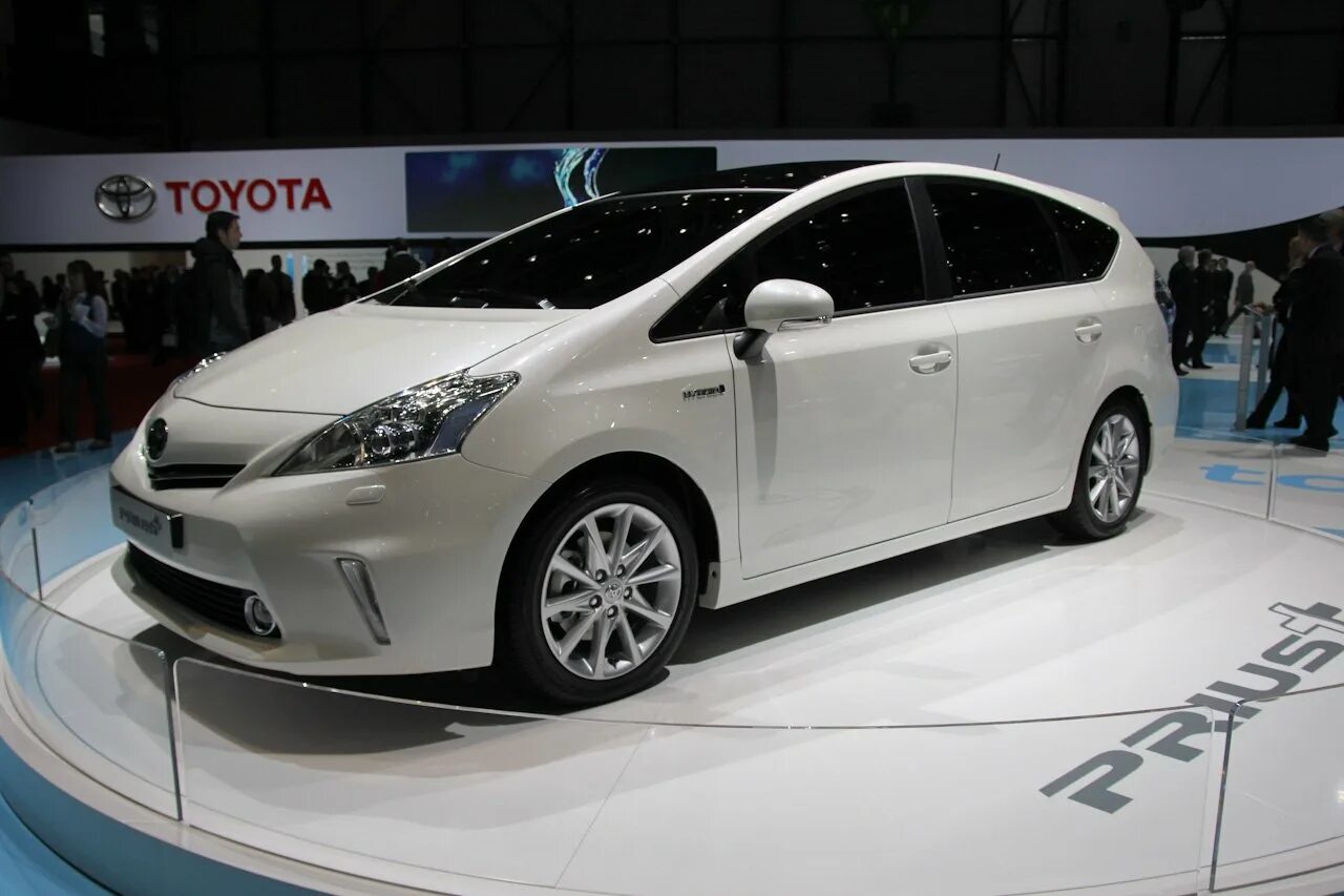 Гибрид купить минск. Toyota Prius Hybrid. Toyota Prius Alpha. Prius Toyota Альфа гибрид. Toyota Prius Alpha 2017.