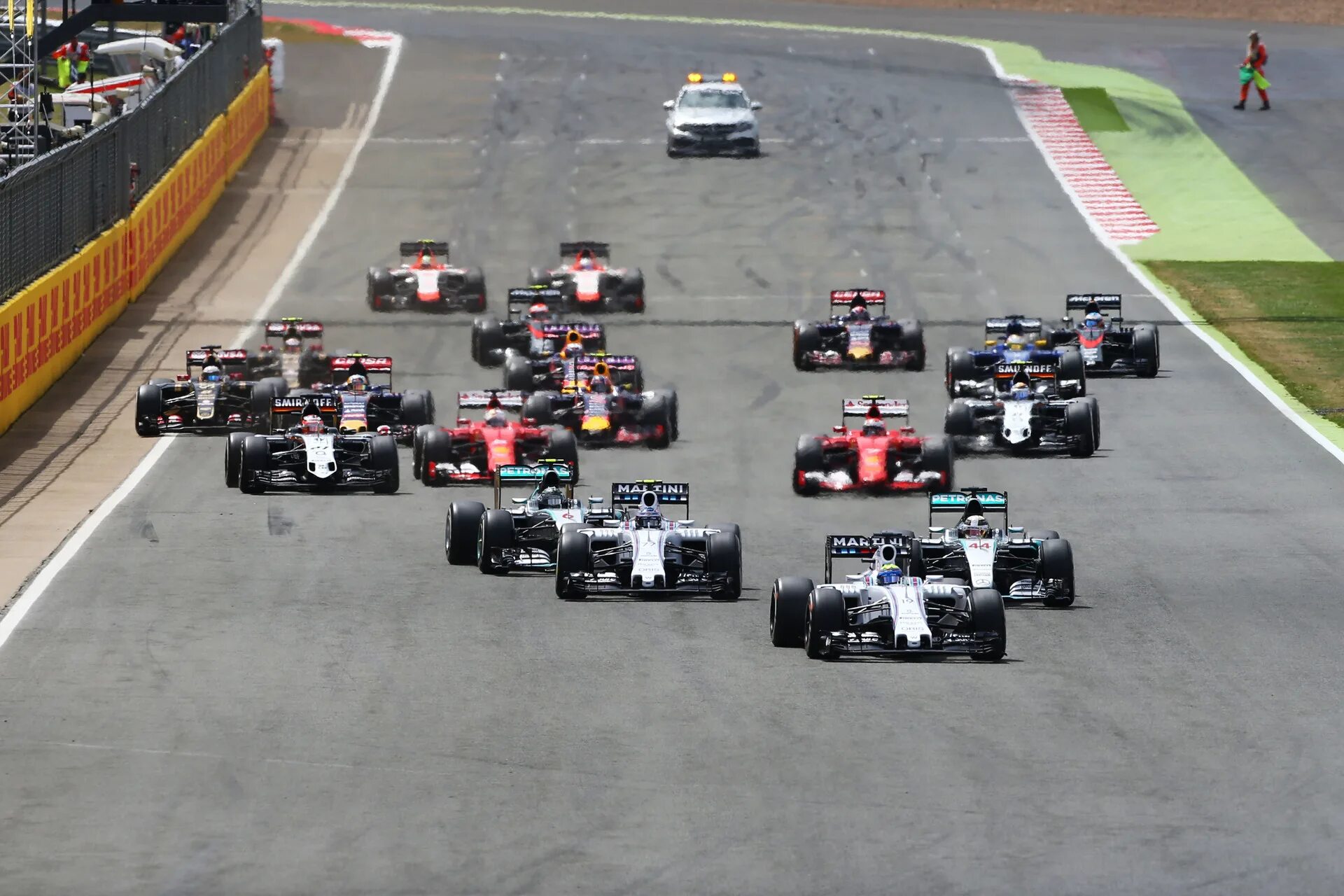 Формула 1 2015. Гран-при Великобритании 2015 года. F1 2015. Старт гонки f1.