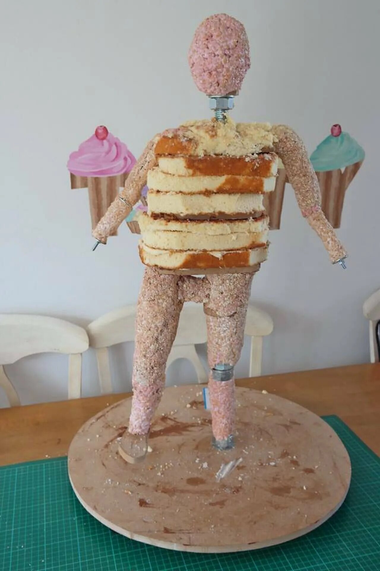 необычные десерты. малюсенький тортик. миниатюрный торт. мини вещи. самый маленький торт.