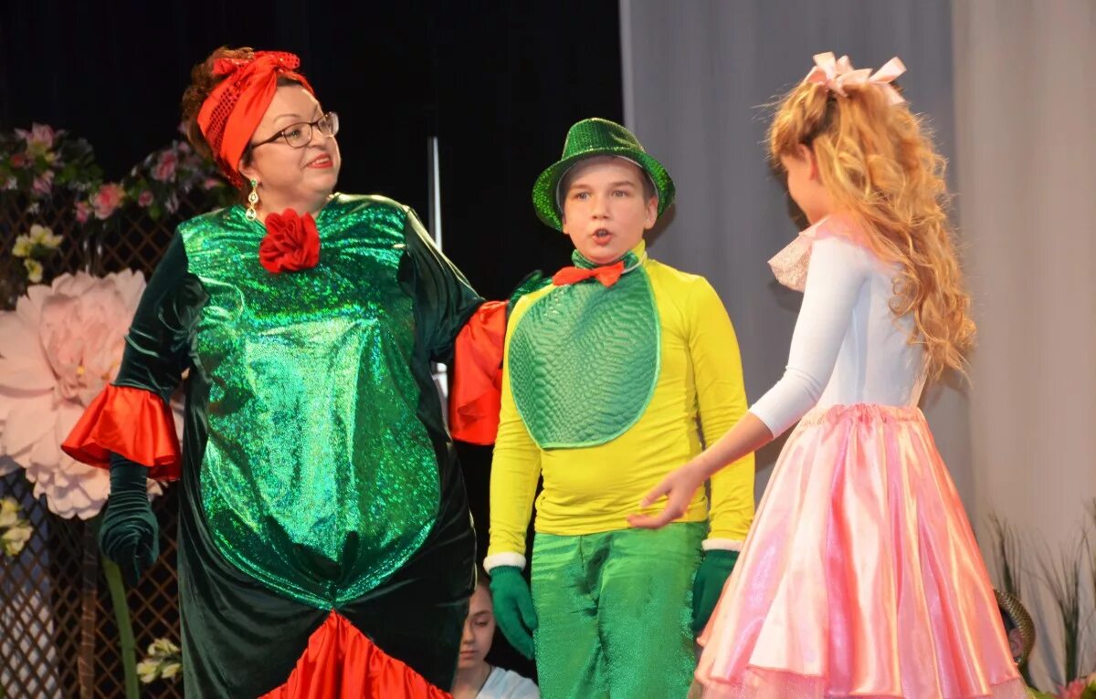 Детские спектакли по мотивам сказок. Фестиваль театрального искусства для детей «арлекин». «по щучьему велению» шахтинский театр. Театр детский спектакль. Театр тюз королев.