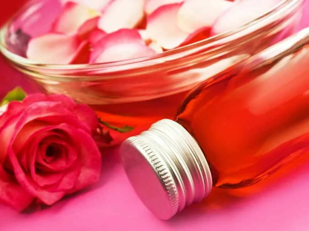 Запах розового масла. Розы маслом. Розовое масло. Косметика с розой. Косметика с маслом розы.