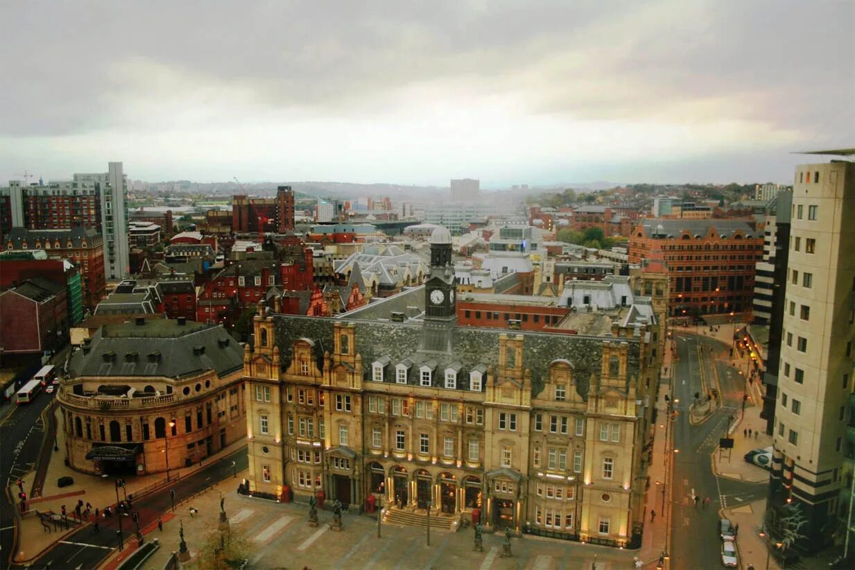 Лидс йоркшир. Leeds uk город. лидс leeds англия. лидс (западный йоркшир) архитектура. лидс город в англии фото.