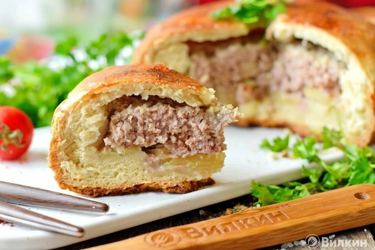 фарш с дрожжами. пирог с фаршем и картошкой. фарш да тесто балашов. лук обжаренный в муке. лазанья с мясным фаршем.