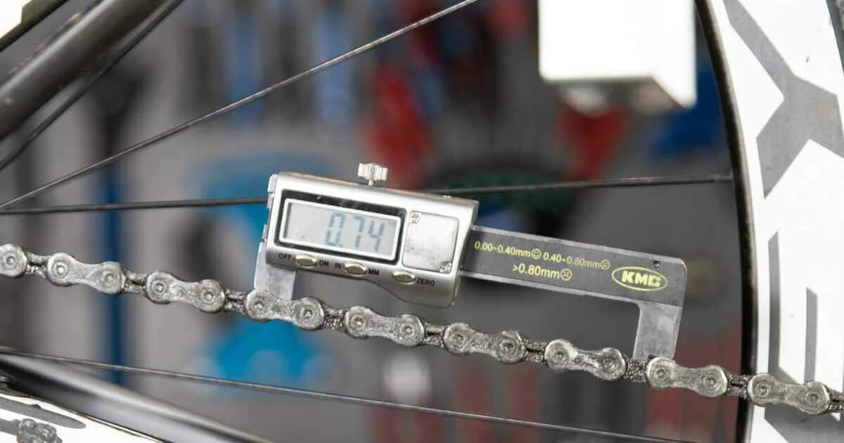 Chaining checking. Как выбрать длину цепи велосипеда. Kmc chain checker. Chaining checking. Измеритель износа цепи pedros chain checker.