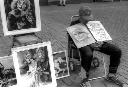 Художник на х. Инал савченков. Художник на х. Художники на арбате в москве. Старый арбат художники.