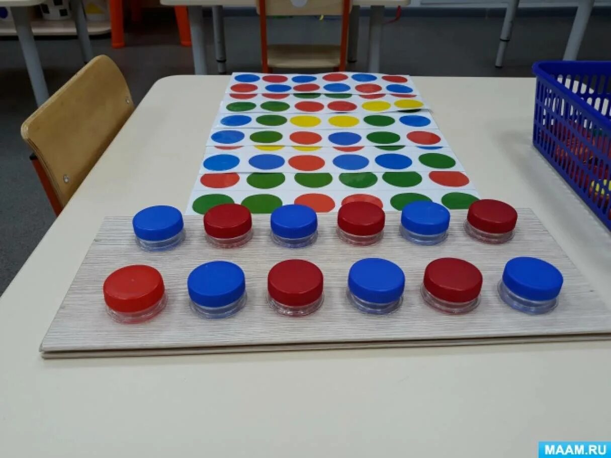 Игры с крышечками. Сенсорные игры для детей. Развивающие игрушки из крышек. Развивающие игрушки для моторики своими руками. Игра своими руками из крышек.