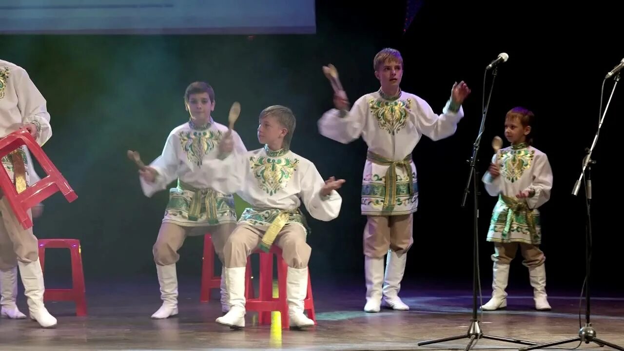Калинка на ложках. Ансамбль ложечников. Калинка на ложках. Одежда для детского ансамбля ложкарей. Ансамбль калинка биробиджан.