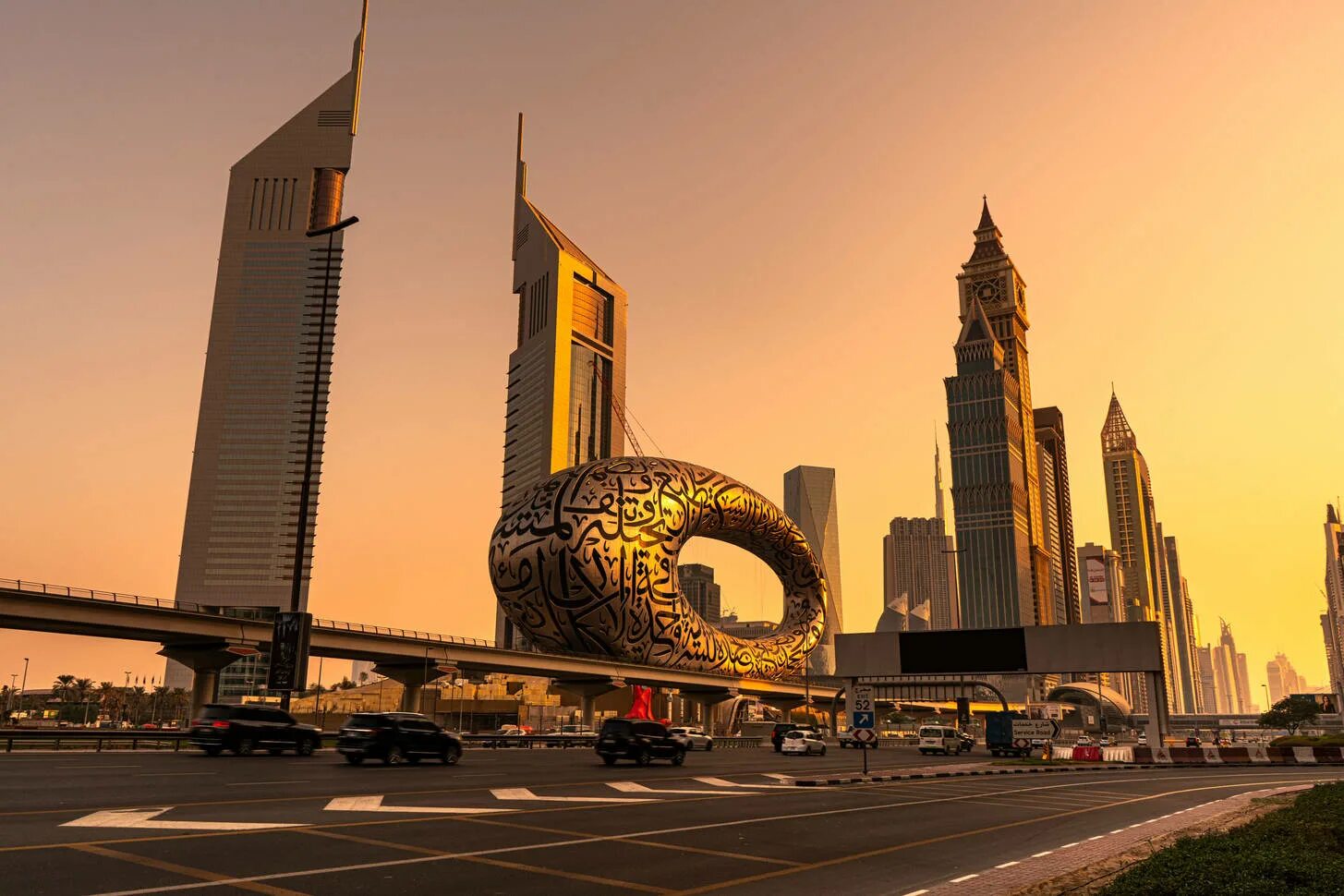 Дубай в будущем. Здание в виде бублика в Дубае. ОАЭ. Эмираты. Топ будущих музеев в ОАЭ.