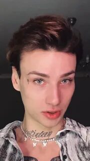Холидей бой тик ток