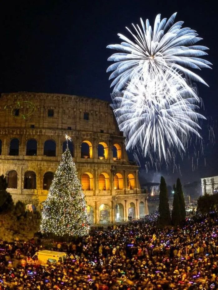 рим италия зимой. новый год в италии традиции. Italia new. Xmas italy. новый год в риме колизей.