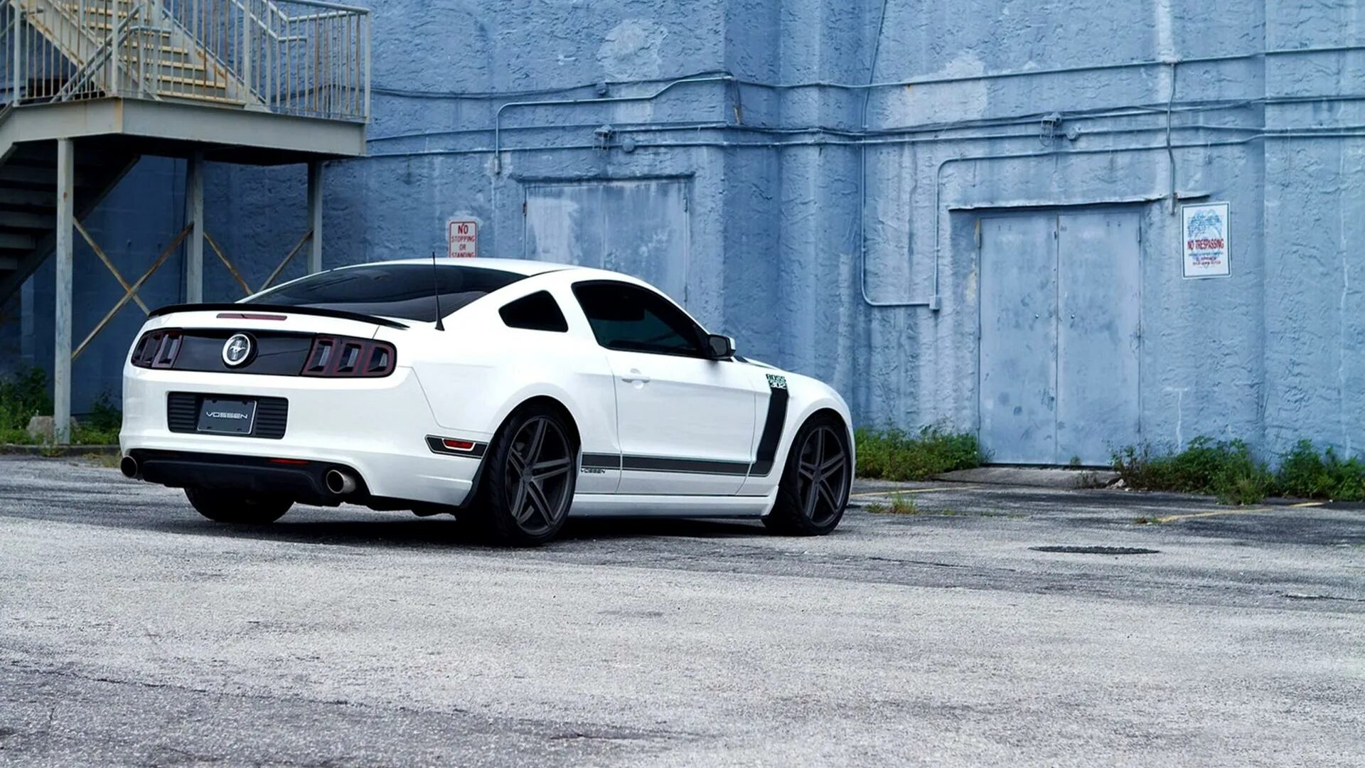 One of the girls streets white mustang. Форд Мустанг белый. Форд Мустанг 6 белый.