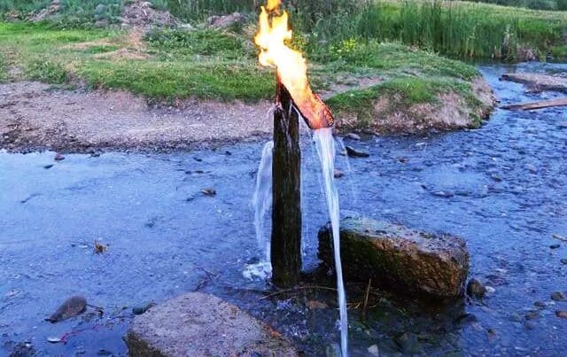 Горящий океан. Вулкан килауэа. Озеро колтан-нур калмыкия. Огонь в воде горит. Огни на реке.