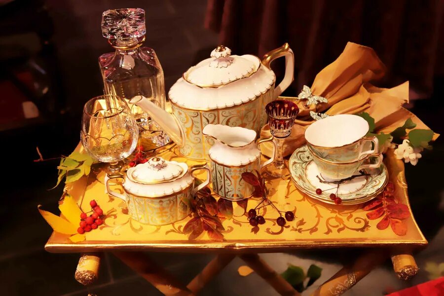 Вкусное чаепитие. Осенняя сервировка стола. Чаепитие в русском стиле. Стол для чаепития. Сервировка стола в деревенском стиле.