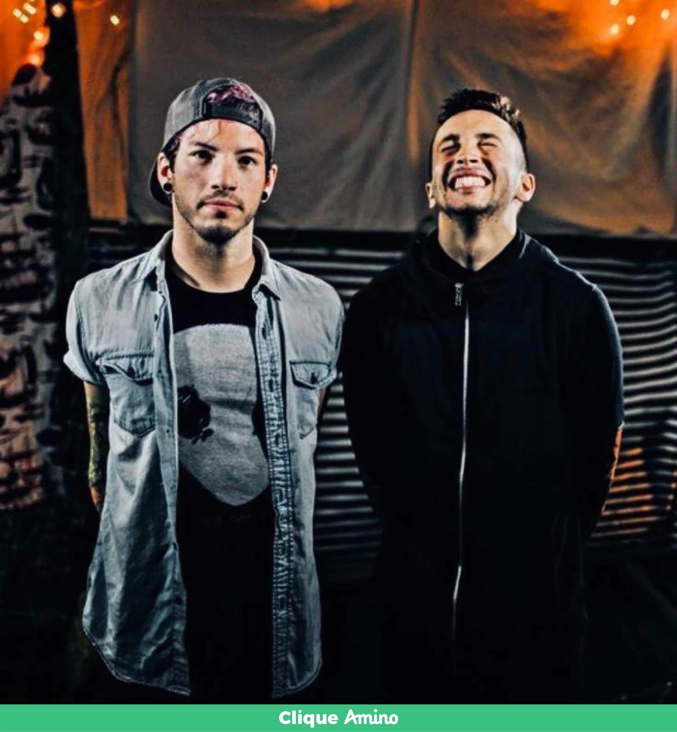 Twenty one Pilots 2012. Twenty one Pilots фото группы. Twenty ten группа. Группа двадцати. Twenty one pilots скотч