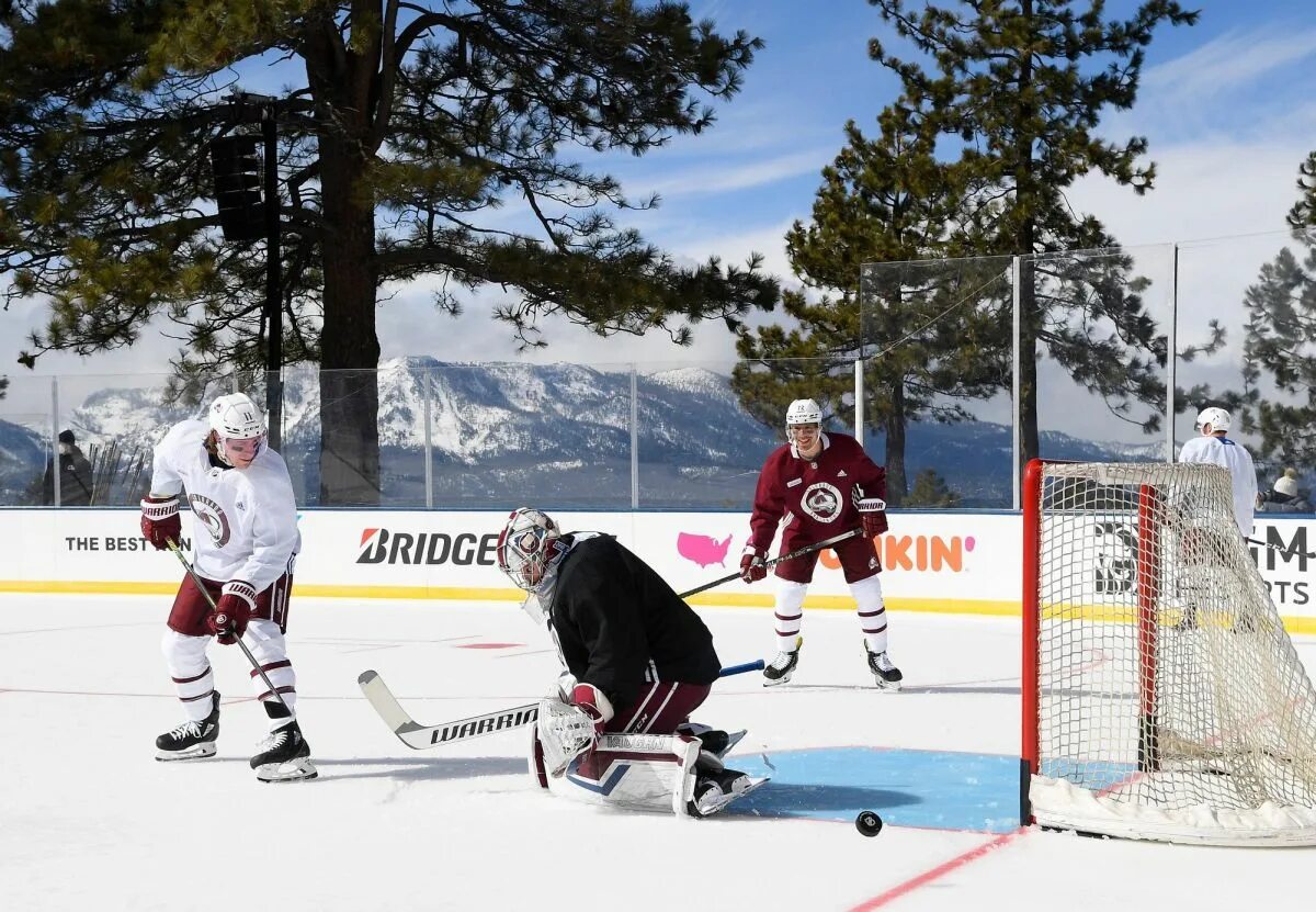 Матчи НХЛ на озере Тахо. Зимняя классика НХЛ 2021. Зимняя классика НХЛ на озере. Хоккей на озере Тахо.