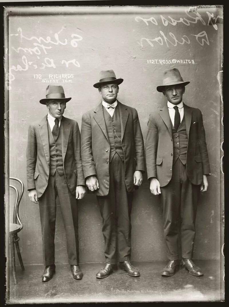 Страницы 20 30 годов. Американские гангстеры 20 века. Мафия 20 века в США. Фотографии американских гангстеров начала 20 века. Чикаго гангстеры 20-х.